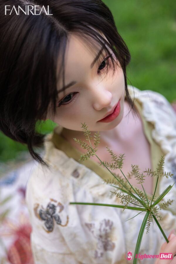 FANREAL-153B-Molly-ros-fair-01-17
